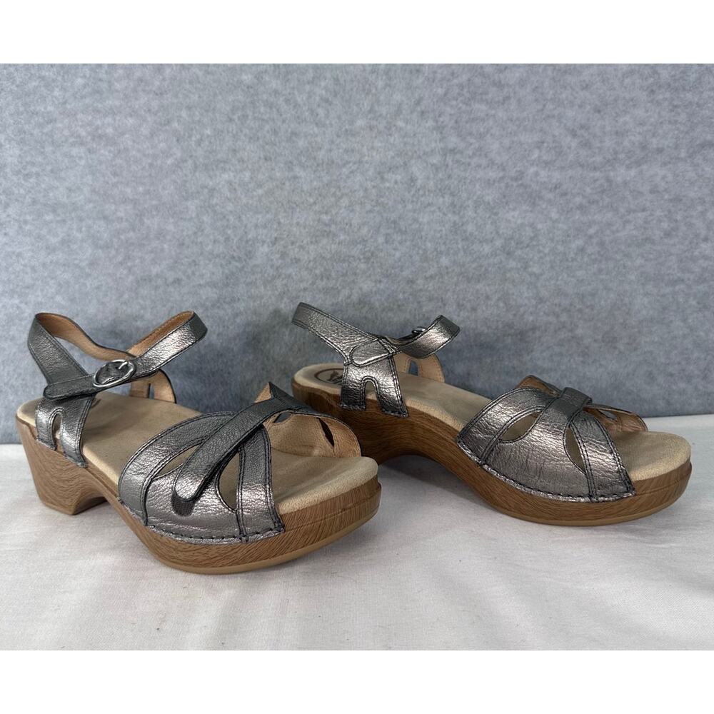 Dansko Women's sz 40 Miriam Clog Strappy Sandal Pewter Faux Buckle Tan Wedge